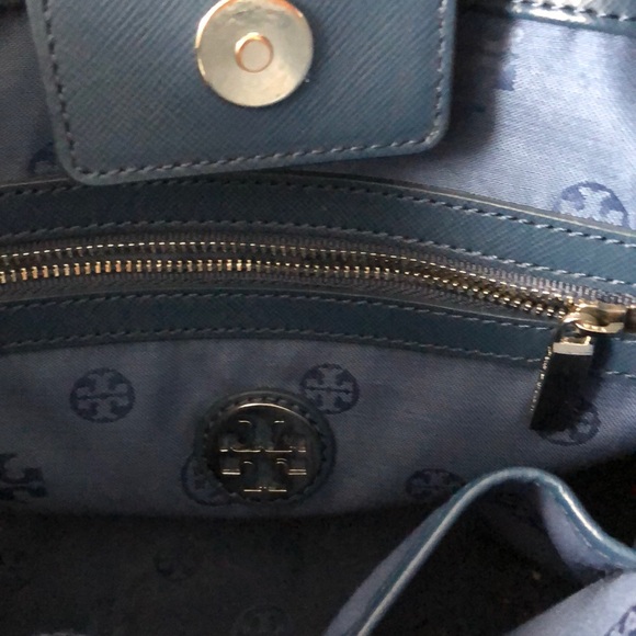 Tory Burch Robinson Triangle Tote in Night Sky - Picture 3 of 8